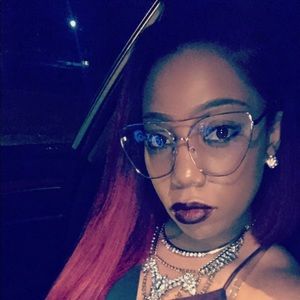 Meet your Posher, Cortina